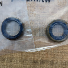 Load image into Gallery viewer, Hyway Oil Seal Set for HUSKY 365 372 372xp OEM# 505 27 57 19 + 503 26 03 01 BLUESAWS
